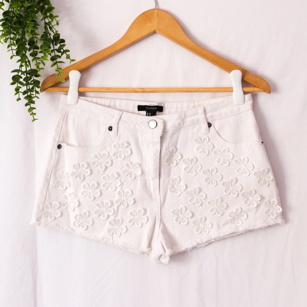 NWOT F21 White Floral Shorts